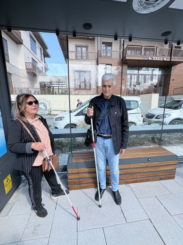 Samsun'da görme engellilerden sesli akıllı otobüs duraklarına tam not