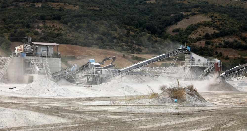Samsun'da kırsalda kalıcı beton yol çalışmaları sürüyor