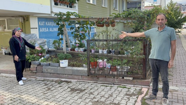 Samsun'da çiçeklere çamaşır suyu dökme kavgası kamerada