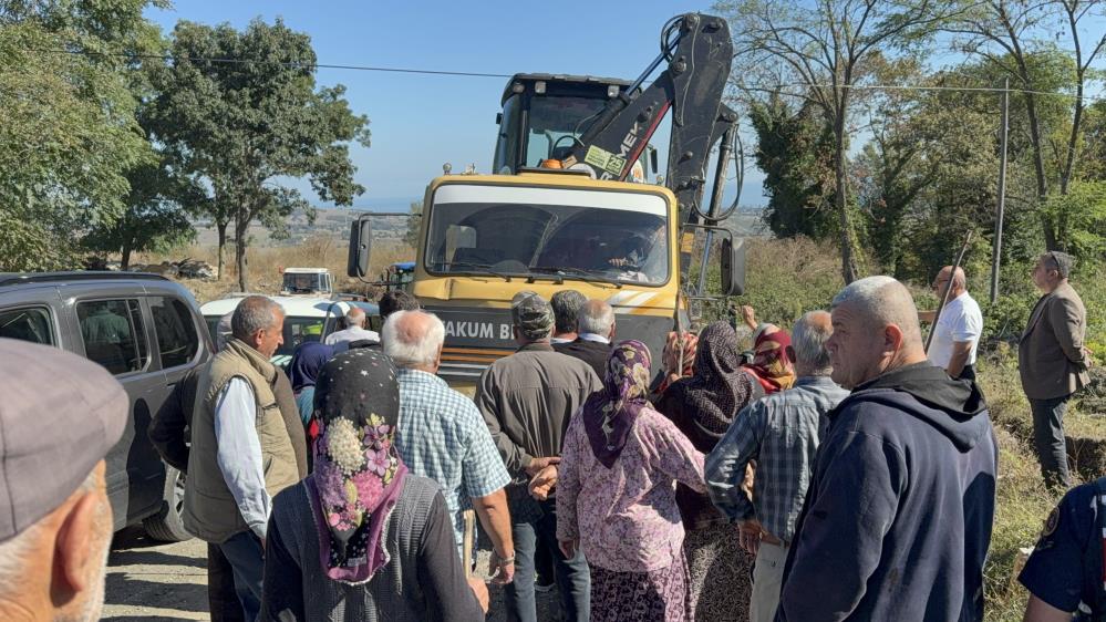 Samsun'da vatandaşlar iş makinesinin önünü kesti! Gerginlik yaşandı.. Güvenlik önlemi alındı