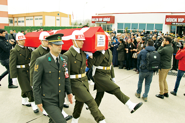 F-16 KÖYÜN ÜZERİNE DÜŞMESİN DİYE KENDİNİ FEDA ETTİ