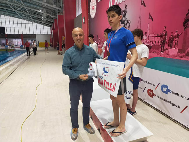 Havuzda şampiyonlar belli oldu