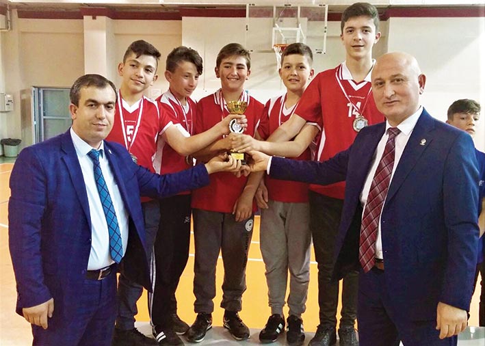 DARTIN YILDIZLARI KUPALARINI ALDI