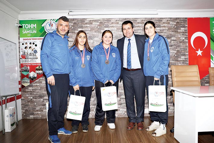 BAŞARILI SPORCULAR ÖDÜLLENDİRİLDİ