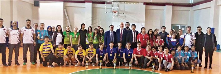 DARTIN YILDIZLARI KUPALARINI ALDI