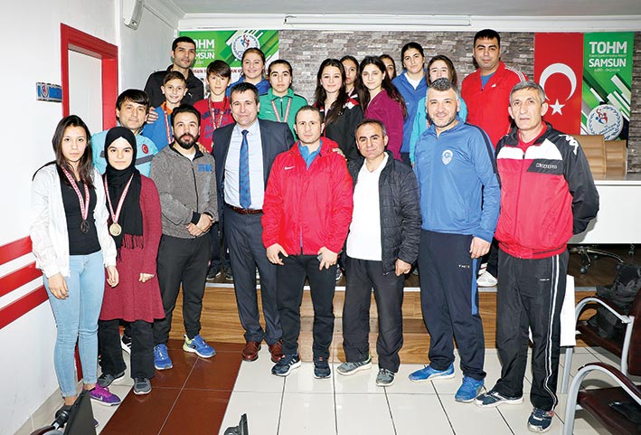 BAŞARILI SPORCULAR ÖDÜLLENDİRİLDİ