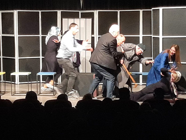 Seyir Tiyatrosu yine güldürdü