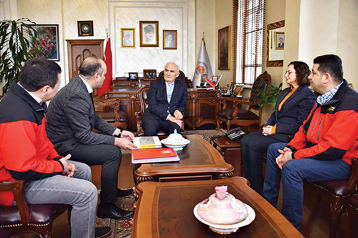 YILMAZ'IN YÜZÜNÜ GÜLDÜREN ANLAMLI HEDİYE