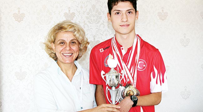 BADMİNTON HAYATINI DEĞİŞTİRDİ