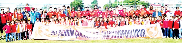 MİNİK YÜREKLER SEVDALARINA KOŞTU