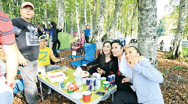 Atasamlılar kamp kurup yürüyüş yaptı