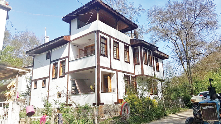 Tarihi yapılar kimliklerine yeniden kavuşuyor