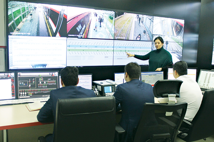 Günde 100 bin kişiyi taşıyor