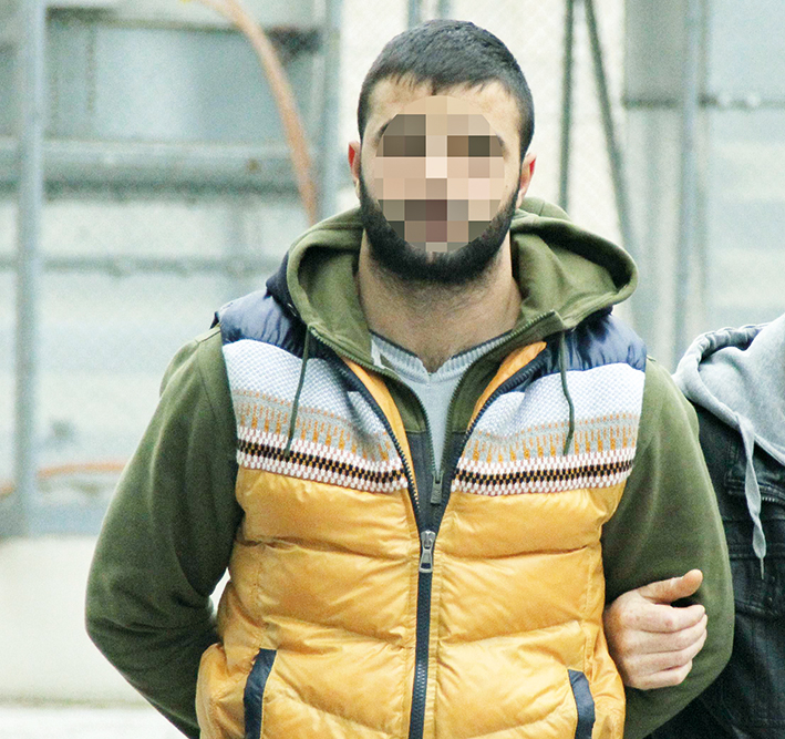 İÇİ UYUŞTURUCU DOLU EKMEK ARASI DÖNERİ EMNİYETE GETİRİYOR CESARETE BAK!