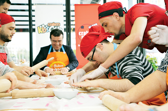 Melek yüzlüler başkanla pizza yaptı