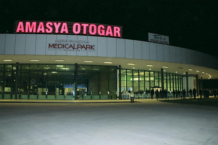 Amasya’da otogarın içindeki düğün salonu görenleri şaşırtıyor.