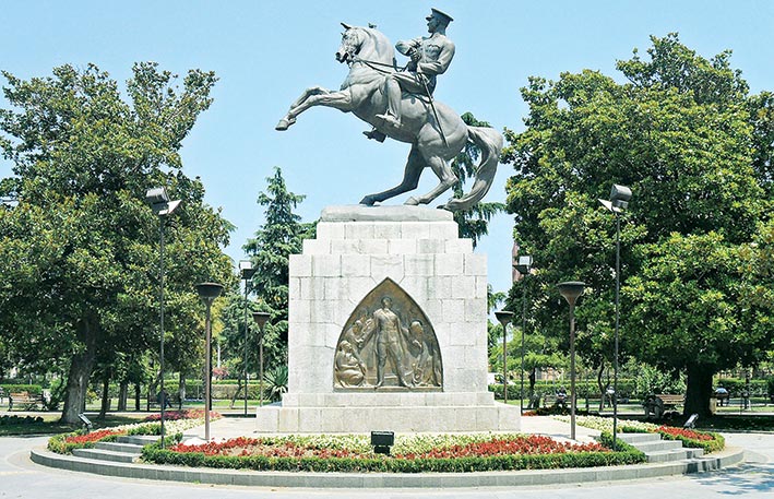 Anıt Park meğer mezarlıkmış!