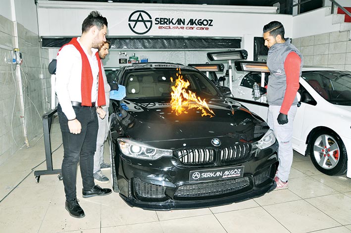 Araçları yakarak test ediyor