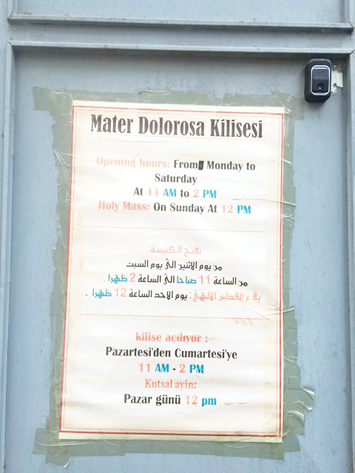 PAPAZI BIÇAKLANAN KİLİSE AYİNE BAŞLADI