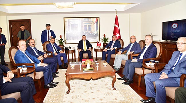 BAKAN BAK: "BU MİLLET HER ŞEYİ YAPAR"