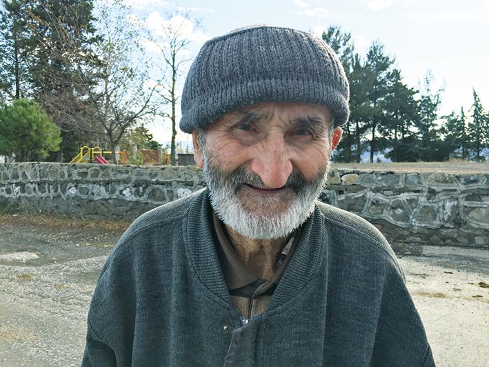 KÖYLÜLERDE BETON YOL COŞKUSU