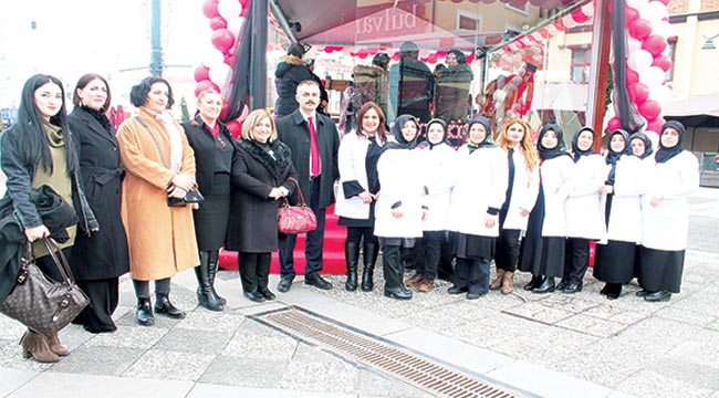 Bu halıya bir ilmek de siz atın