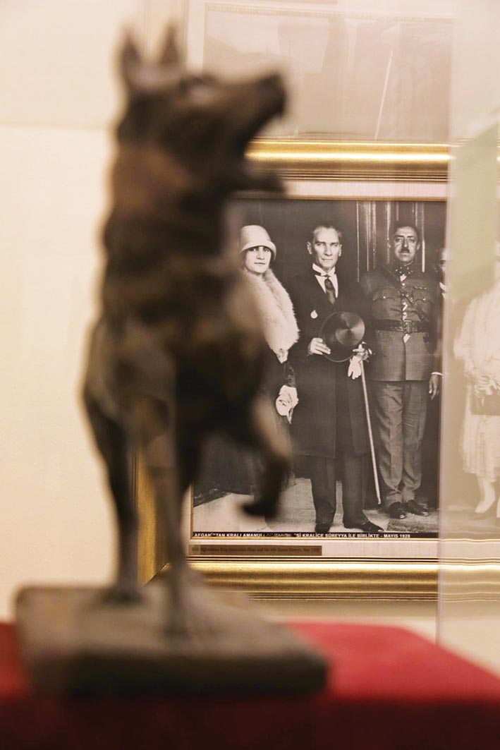 'BOZKURT' HEYKELİ İLGİ GÖRÜYOR