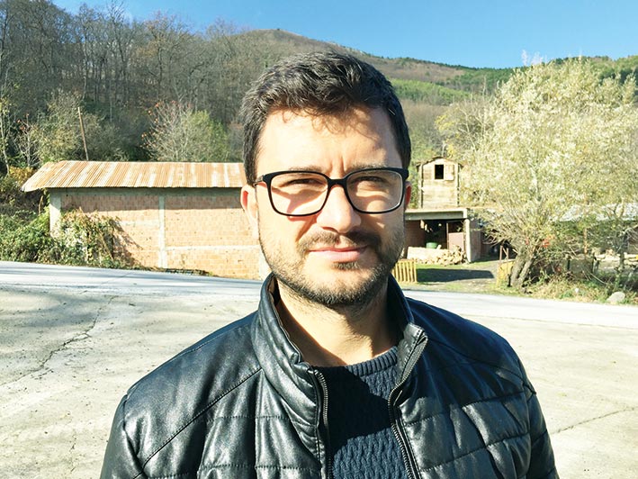 KÖYLÜLERDE BETON YOL COŞKUSU