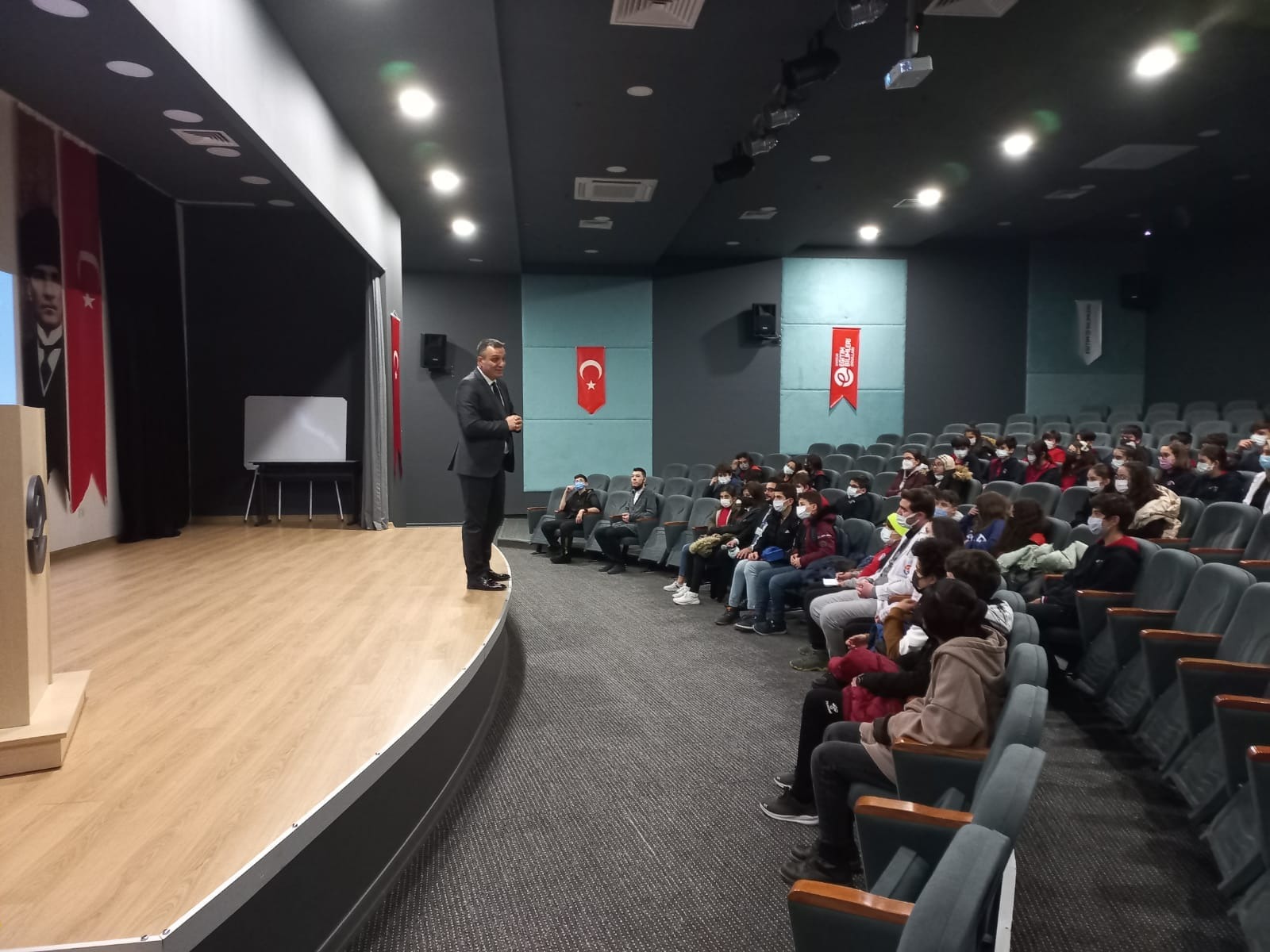 Eğitim Bilimleri Numanoğlu'na teslim