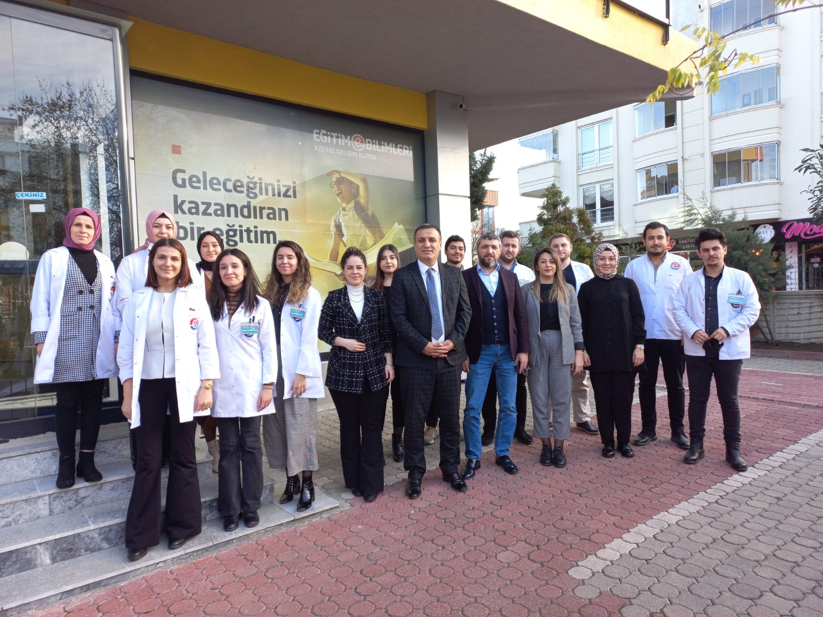 Eğitim Bilimleri Numanoğlu'na teslim