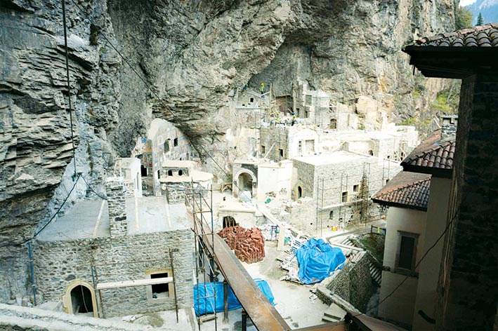 Sümela Manastırı'ndaki restorasyon çalışmaları 2,5 yıldır sürüyor