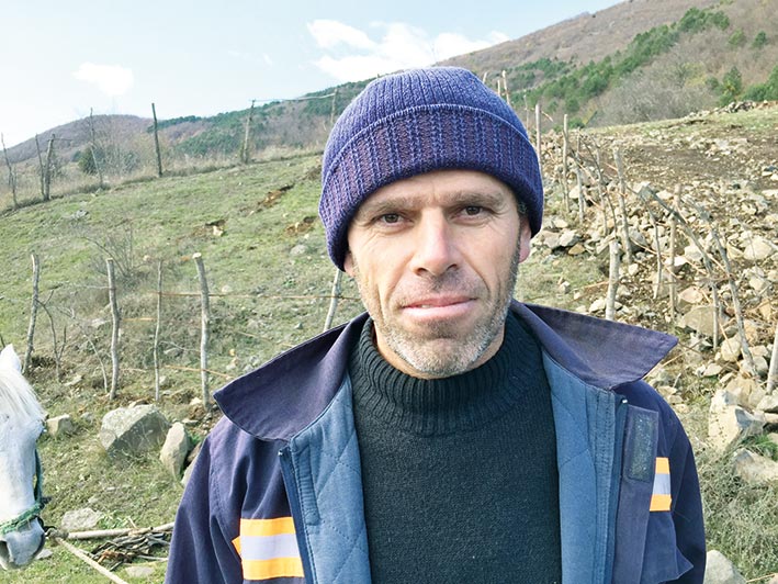 KÖYLÜLERDE BETON YOL COŞKUSU