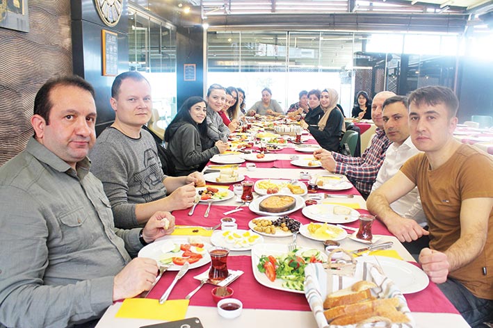 Tez Koop-İş, kadın çalışanları ağırladı