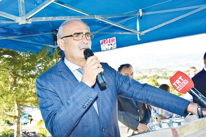 BÜYÜKŞEHİR 10 ÇİFTÇİYE  220 KEÇİ DAĞITTI    