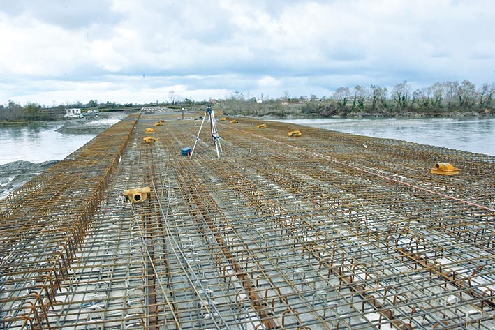 BAŞKAN YILMAZ, BAFRA’DA MÜTEAHHİTTEN SÖZÜ ALDI: 2. KÖPRÜ YILBAŞINDA TAMAM