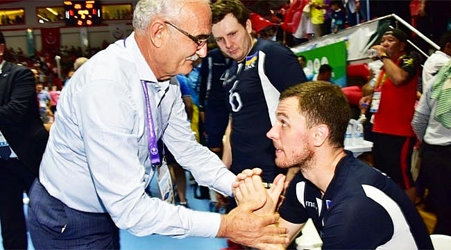 Ukraynalılara Başkan Yılmaz’dan teselli