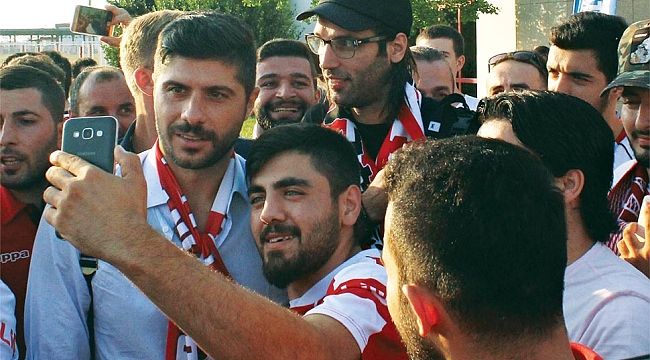 HAVAALANINDA COŞKULU KARŞILAMA