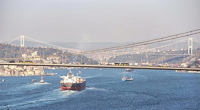 İstanbul Boğazı gemi geçişlerine kapatıldı