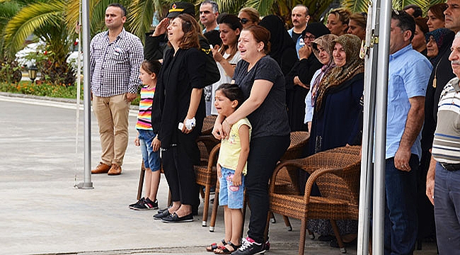 ÖLEN BABASININ ARDINDAN GÖZYAŞI DÖKTÜ  GİTME BABA