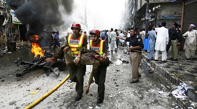 Pakistan'da bombalı saldırı: 15 ölü, 30 yaralı