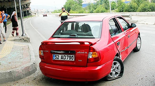 Samsun'da iki otomobil çarpıştı: 3 yaralı