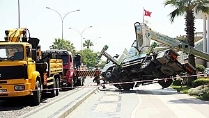 Samsun'da vinç devrildi: 2 yaralı