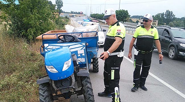 Tarım aracı bariyere çarptı: 9 yaralı 