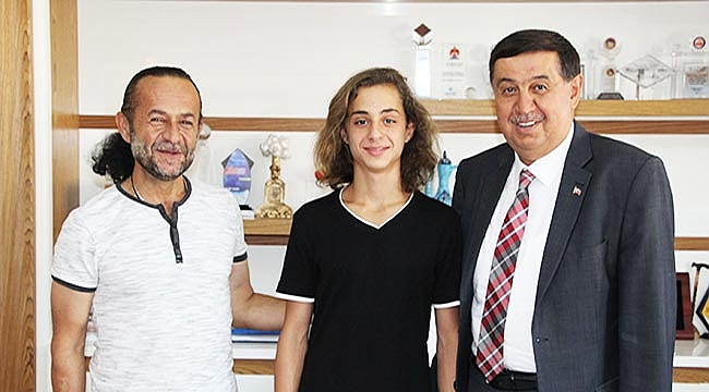 Başarılı sporcudan Başkan İkiz'e ziyaret 