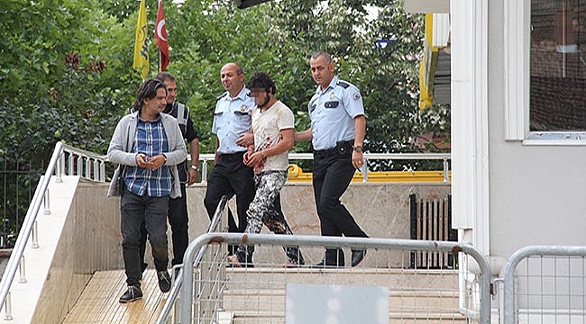 Bıçaklayıp polise teslim oldu