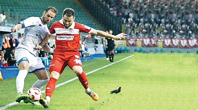 Kaleyi bulan ilk şut 57. dakikada