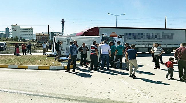 Samsun'da tır ile midibüsün çarpıştığı kazada 7 kişi yaralandı.