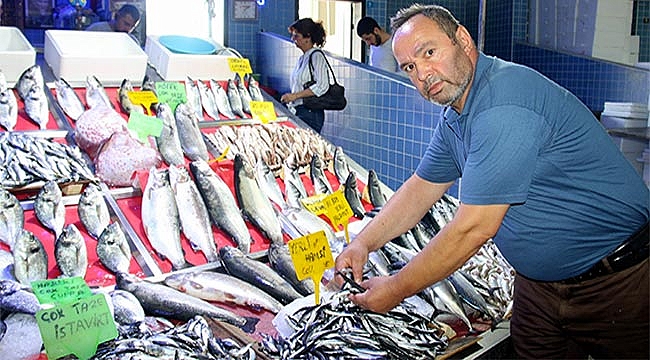 Sezonun ilk hamsisi 15 liradan satılıyor