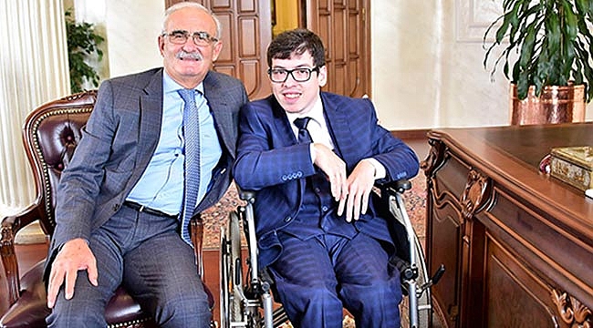 1.5 AY ÖNCE SERTİFİKASINI BAŞKAN YILMAZ'IN ELİNDEN ALMIŞTI