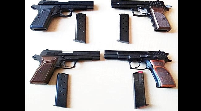 Bafra’da 4 ruhsatsız tabanca ele geçirildi